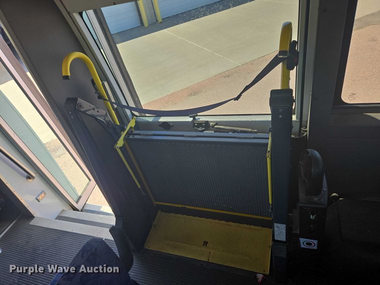 image for item ER5419 2008 Dodge Sprinter 3500 shuttle bus