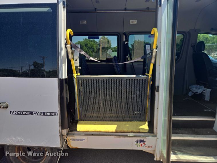 image for item ER5419 2008 Dodge Sprinter 3500 shuttle bus