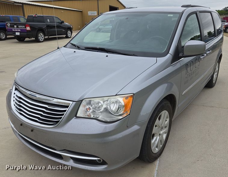 image for item ER5424 2015 Chrysler Town & Country van