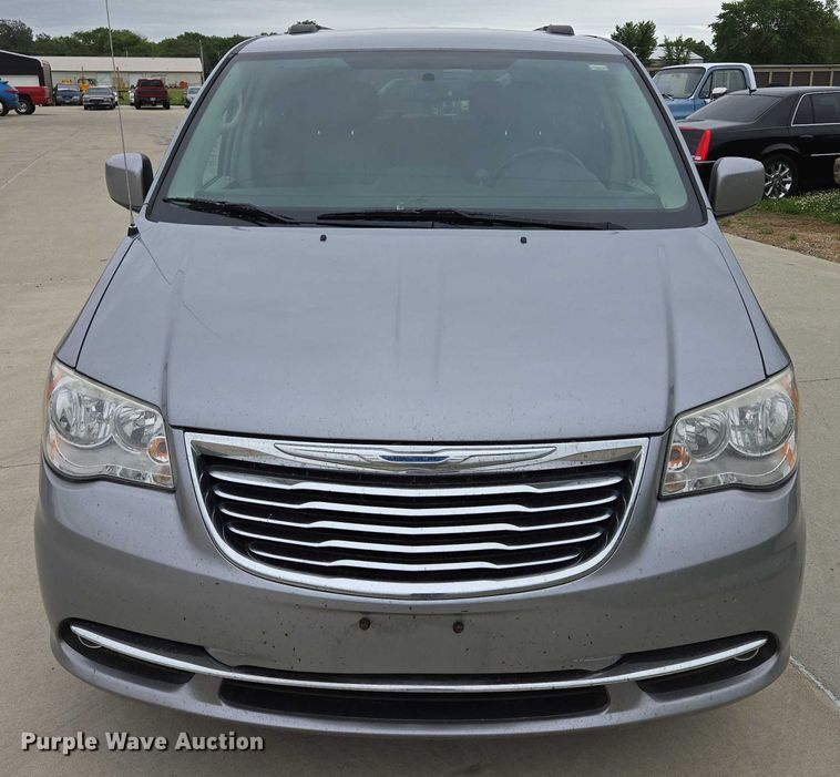 image for item ER5424 2015 Chrysler Town & Country van
