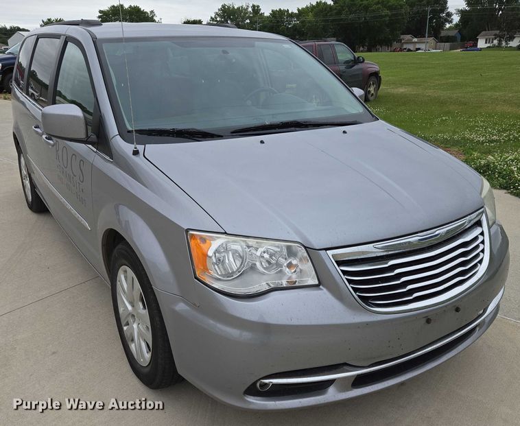 image for item ER5424 2015 Chrysler Town & Country van