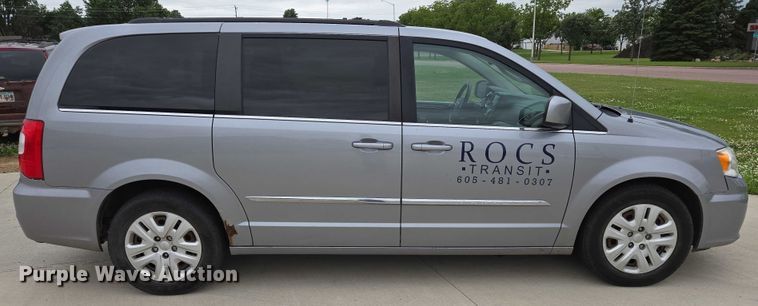 image for item ER5424 2015 Chrysler Town & Country van