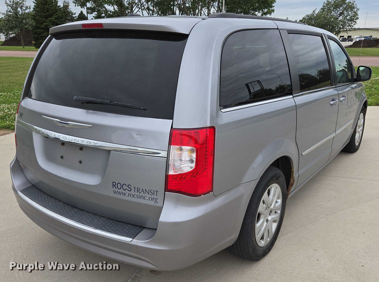 image for item ER5424 2015 Chrysler Town & Country van