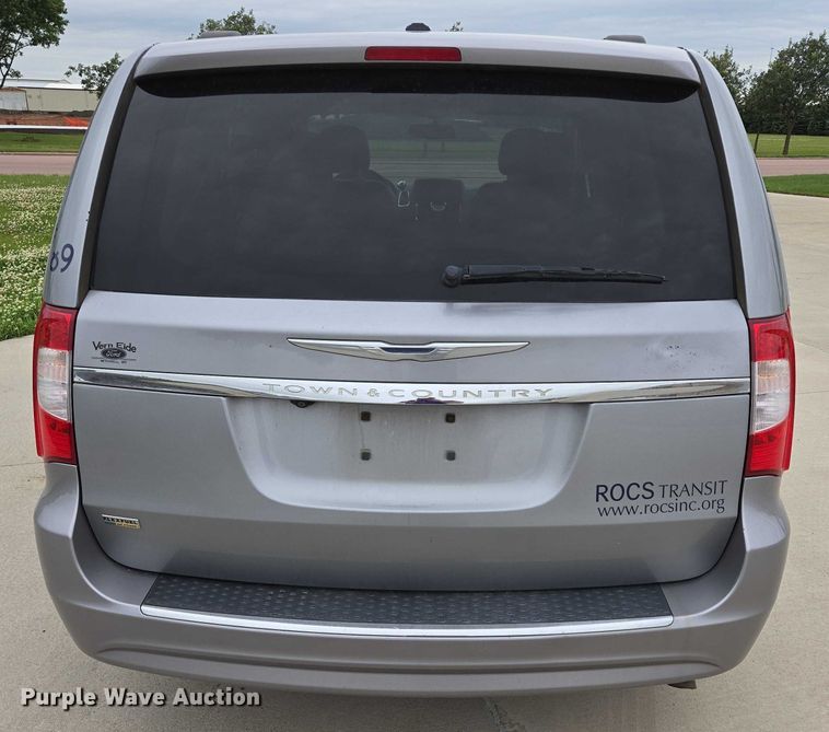 image for item ER5424 2015 Chrysler Town & Country van