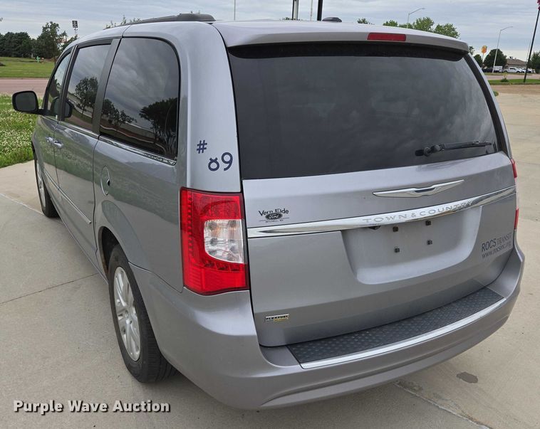 image for item ER5424 2015 Chrysler Town & Country van