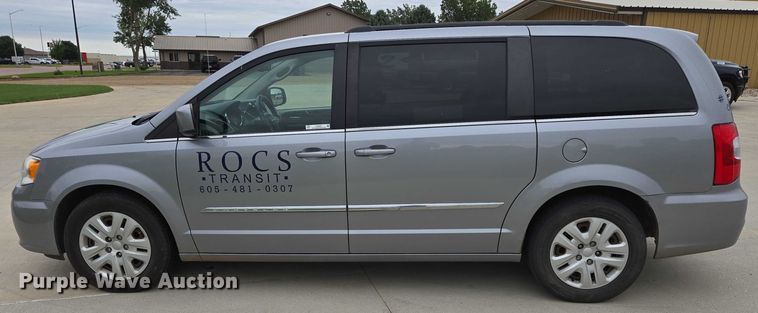 image for item ER5424 2015 Chrysler Town & Country van