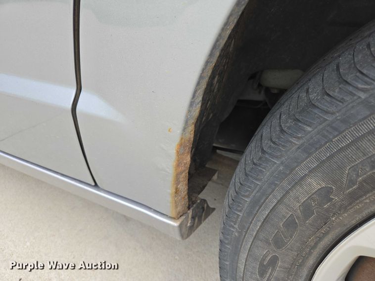 image for item ER5424 2015 Chrysler Town & Country van