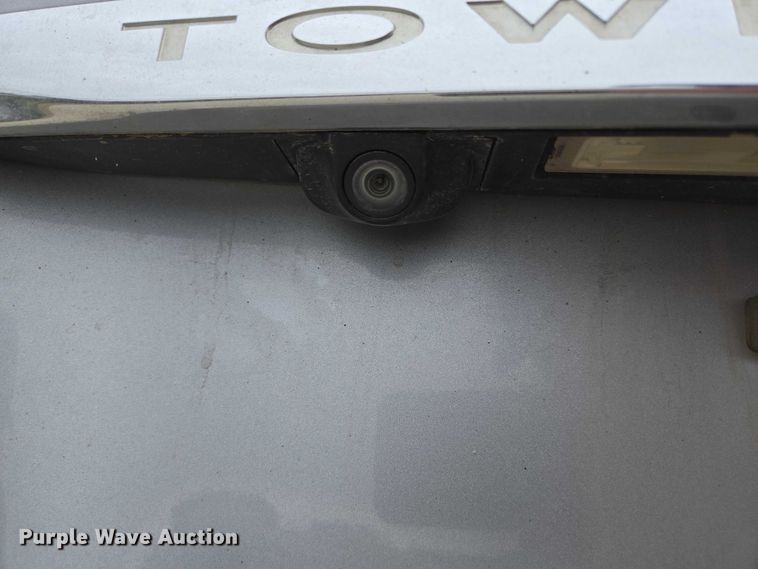 image for item ER5424 2015 Chrysler Town & Country van