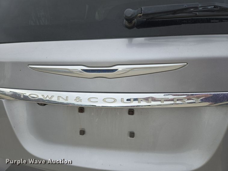 image for item ER5424 2015 Chrysler Town & Country van