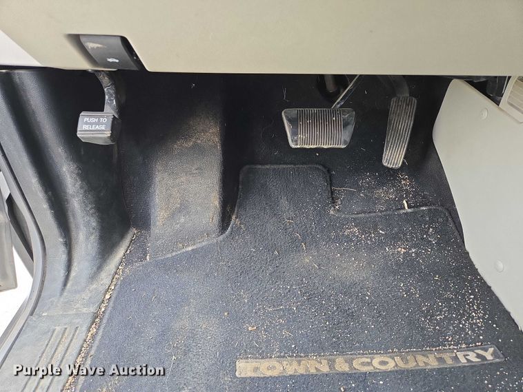 image for item ER5424 2015 Chrysler Town & Country van