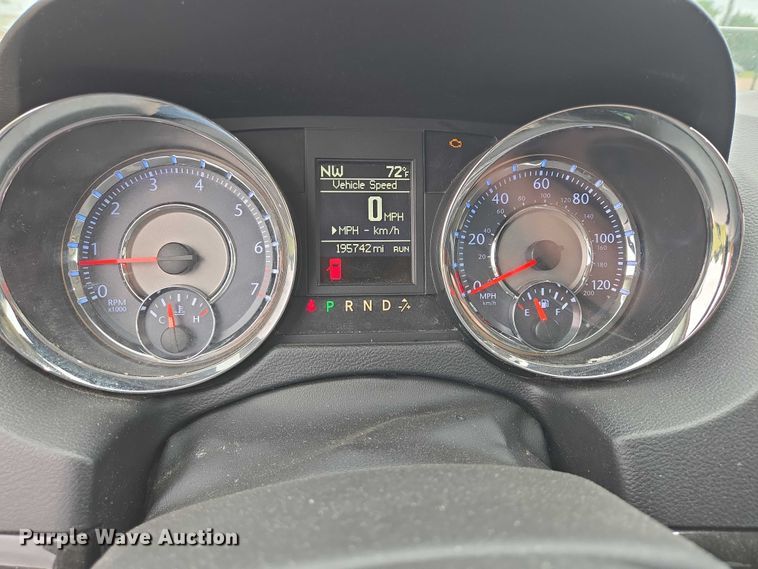 image for item ER5424 2015 Chrysler Town & Country van