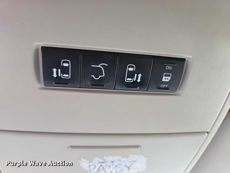 image for item ER5424 2015 Chrysler Town & Country van