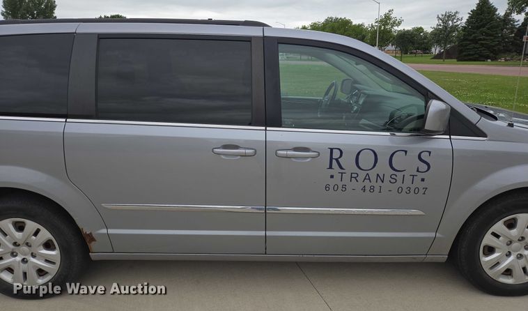 image for item ER5424 2015 Chrysler Town & Country van
