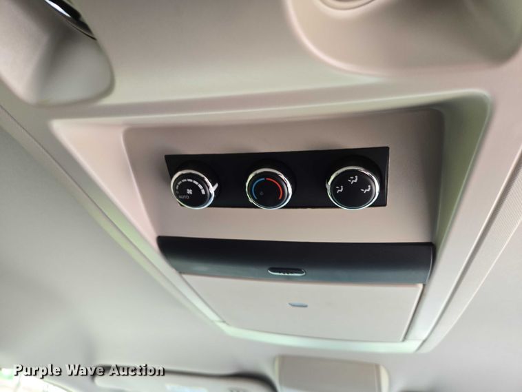 image for item ER5424 2015 Chrysler Town & Country van