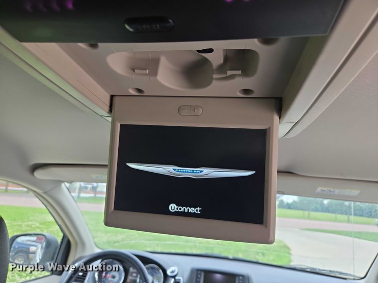 image for item ER5424 2015 Chrysler Town & Country van