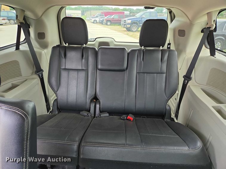 image for item ER5424 2015 Chrysler Town & Country van