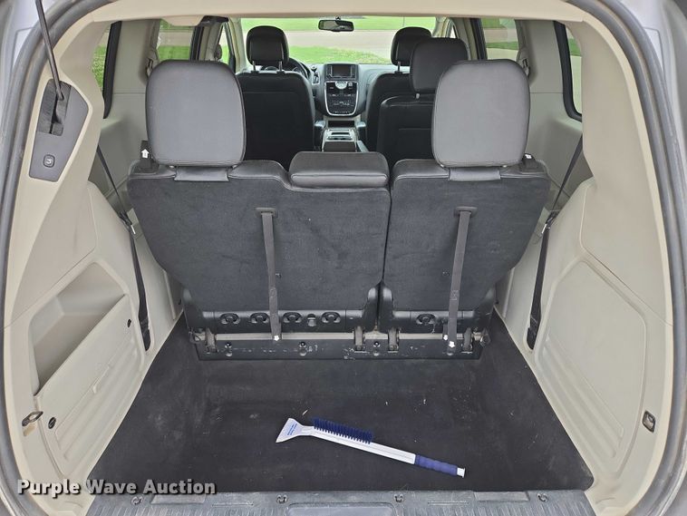 image for item ER5424 2015 Chrysler Town & Country van