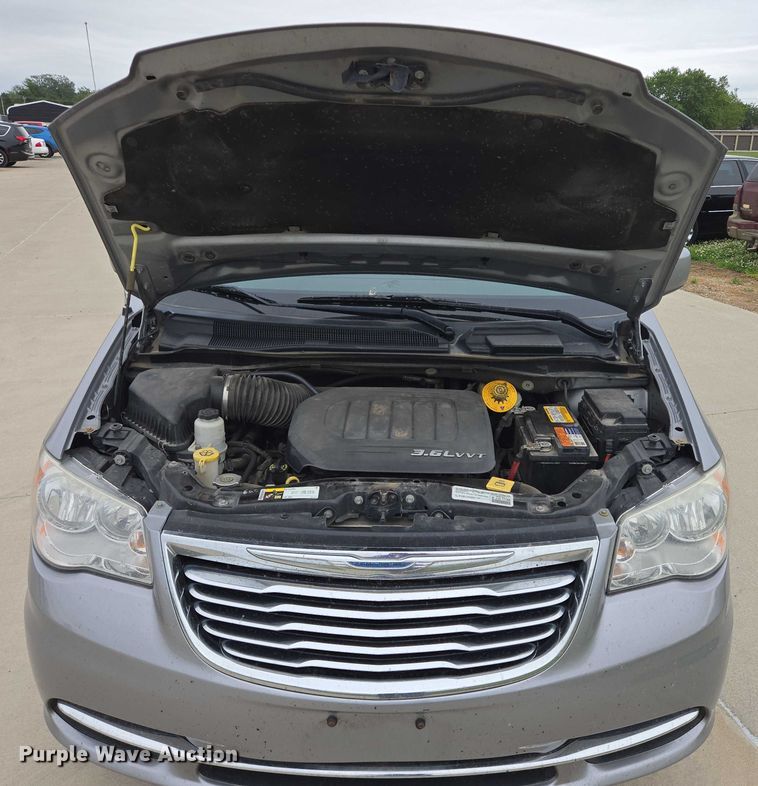 image for item ER5424 2015 Chrysler Town & Country van