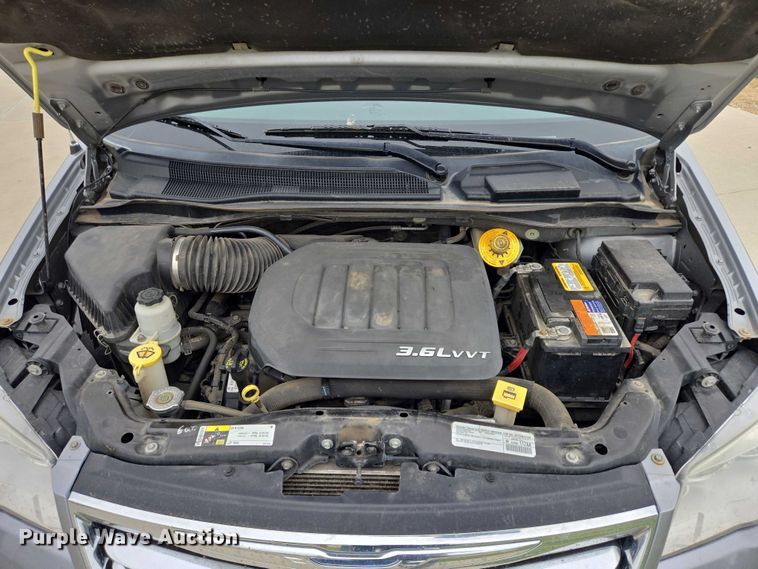 image for item ER5424 2015 Chrysler Town & Country van