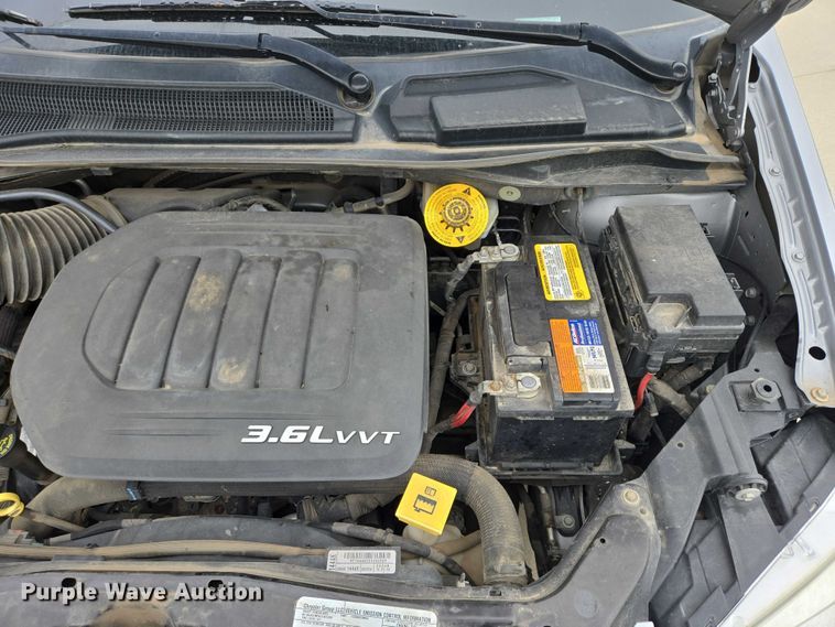 image for item ER5424 2015 Chrysler Town & Country van