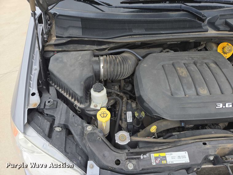 image for item ER5424 2015 Chrysler Town & Country van