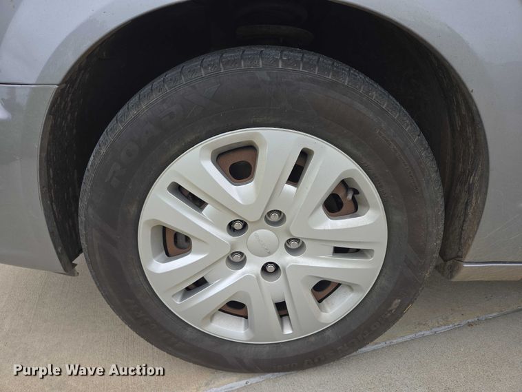 image for item ER5424 2015 Chrysler Town & Country van