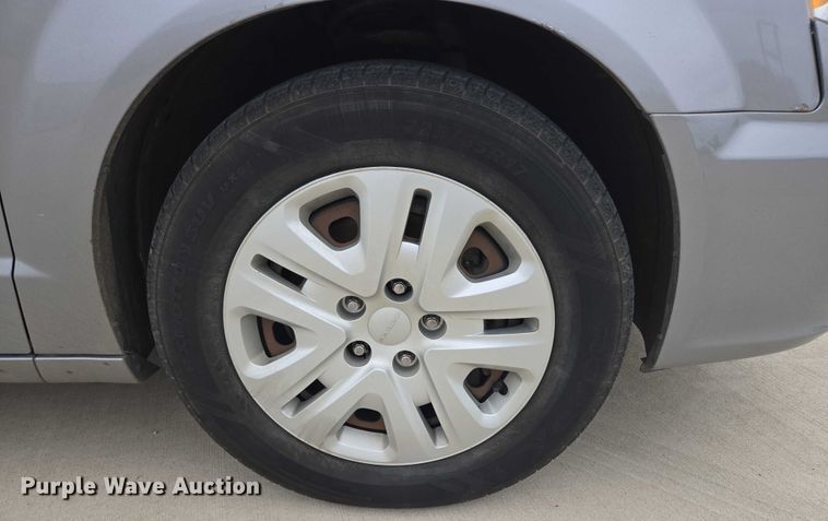 image for item ER5424 2015 Chrysler Town & Country van