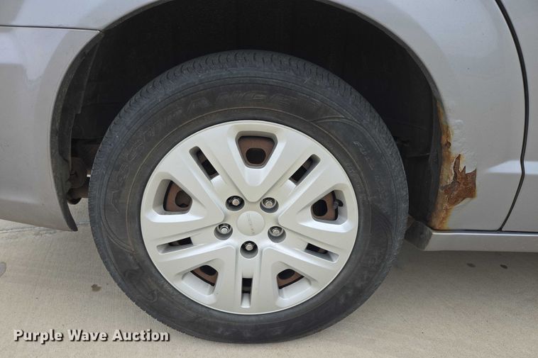 image for item ER5424 2015 Chrysler Town & Country van