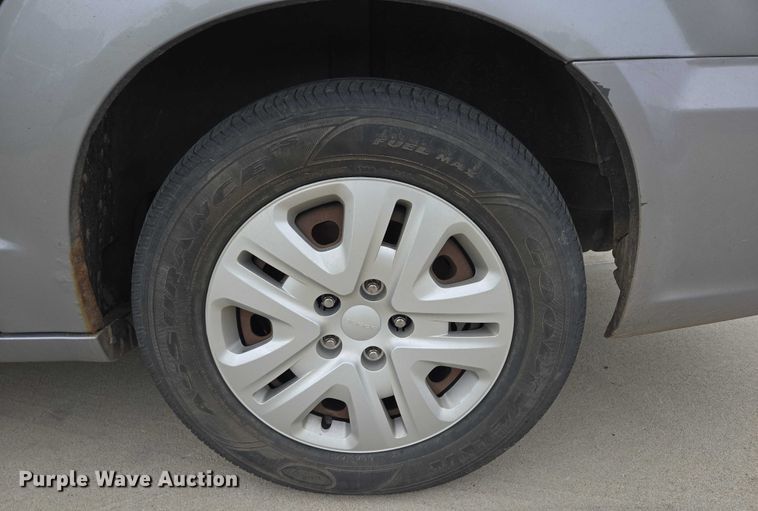 image for item ER5424 2015 Chrysler Town & Country van