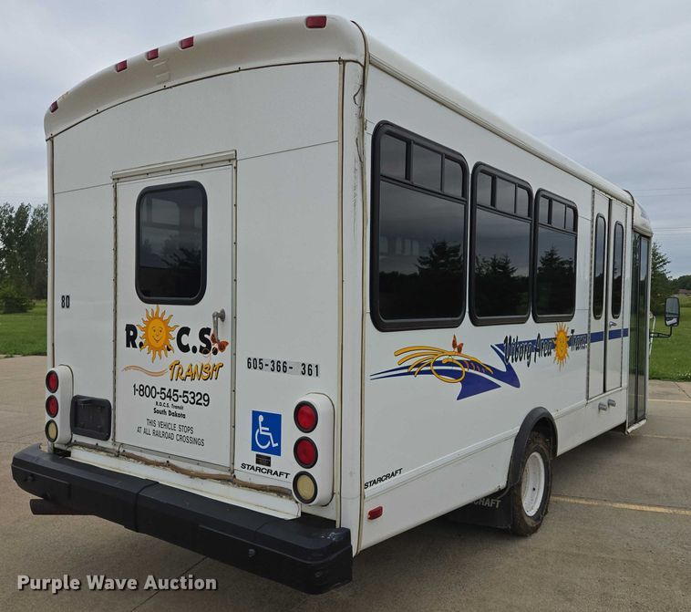 image for item ER5425 2003 Ford E450 Super Duty shuttle bus