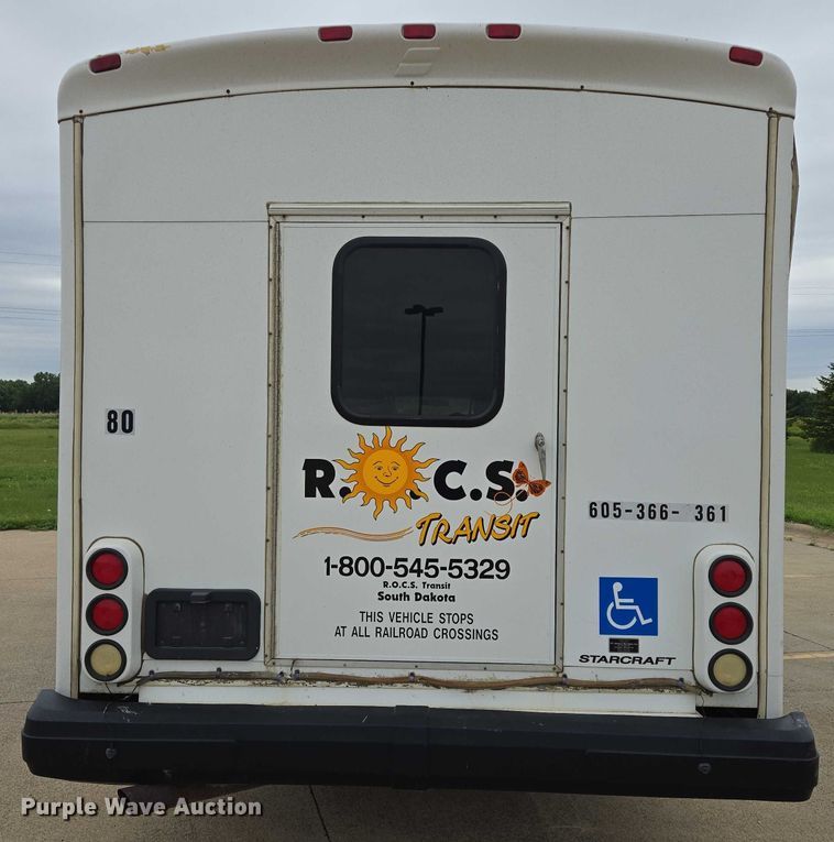 image for item ER5425 2003 Ford E450 Super Duty shuttle bus