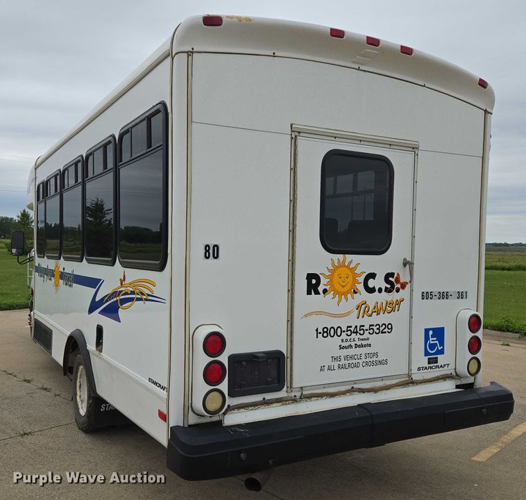 image for item ER5425 2003 Ford E450 Super Duty shuttle bus