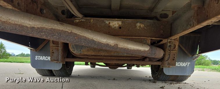 image for item ER5425 2003 Ford E450 Super Duty shuttle bus