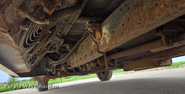 image for item ER5425 2003 Ford E450 Super Duty shuttle bus