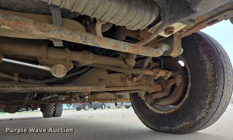 image for item ER5425 2003 Ford E450 Super Duty shuttle bus