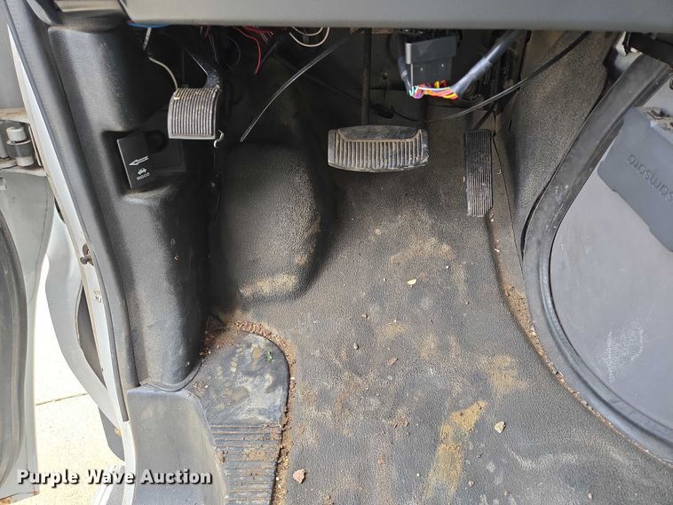 image for item ER5425 2003 Ford E450 Super Duty shuttle bus