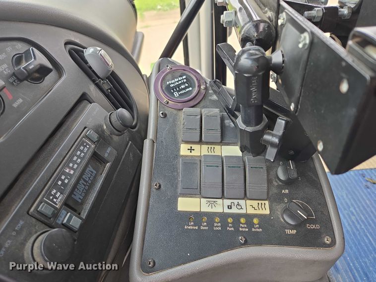 image for item ER5425 2003 Ford E450 Super Duty shuttle bus