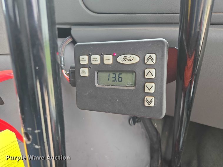 image for item ER5425 2003 Ford E450 Super Duty shuttle bus