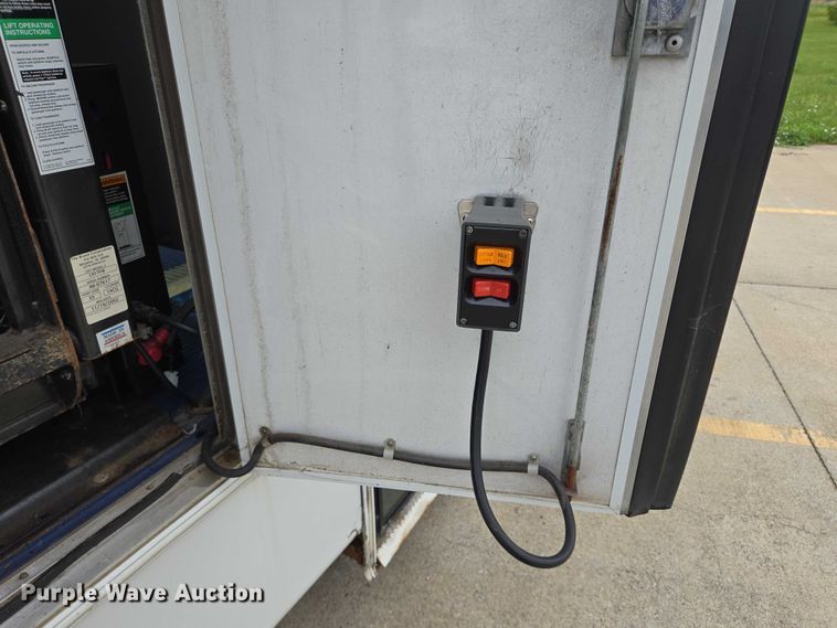 image for item ER5425 2003 Ford E450 Super Duty shuttle bus