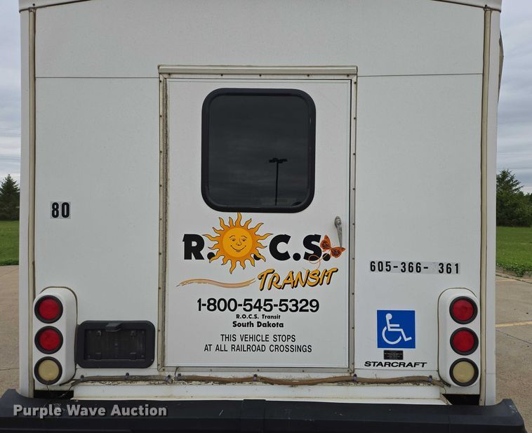 image for item ER5425 2003 Ford E450 Super Duty shuttle bus