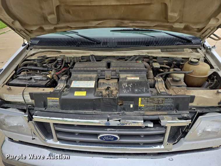 image for item ER5425 2003 Ford E450 Super Duty shuttle bus