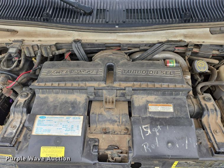 image for item ER5425 2003 Ford E450 Super Duty shuttle bus