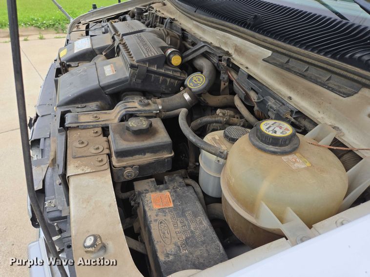 image for item ER5425 2003 Ford E450 Super Duty shuttle bus