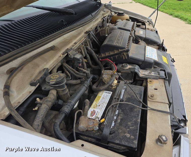 image for item ER5425 2003 Ford E450 Super Duty shuttle bus