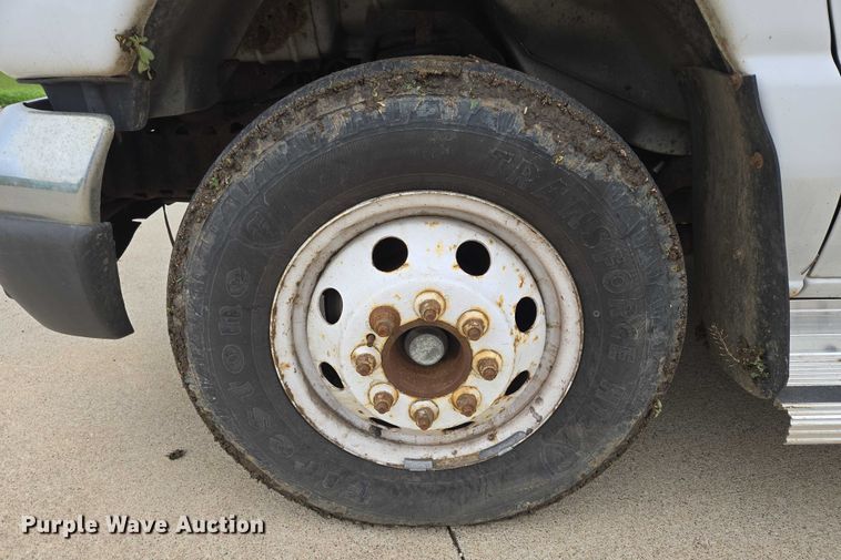 image for item ER5425 2003 Ford E450 Super Duty shuttle bus