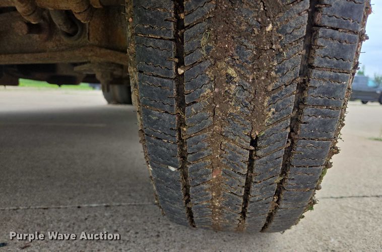 image for item ER5425 2003 Ford E450 Super Duty shuttle bus