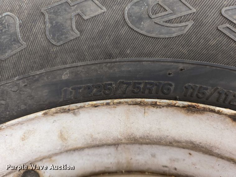 image for item ER5425 2003 Ford E450 Super Duty shuttle bus