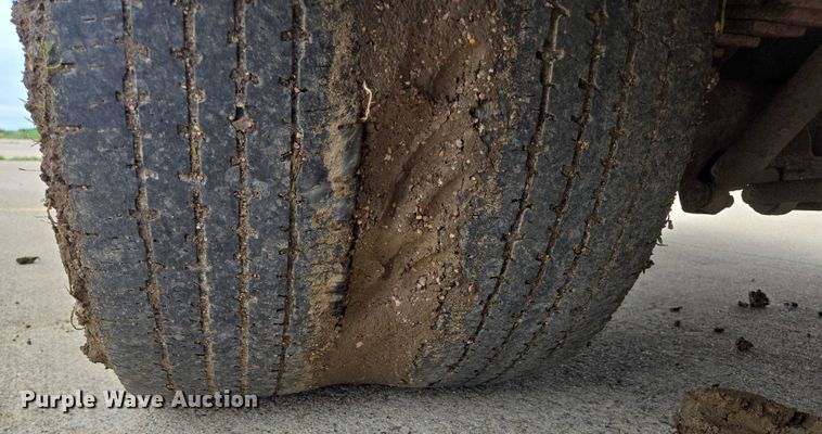 image for item ER5425 2003 Ford E450 Super Duty shuttle bus