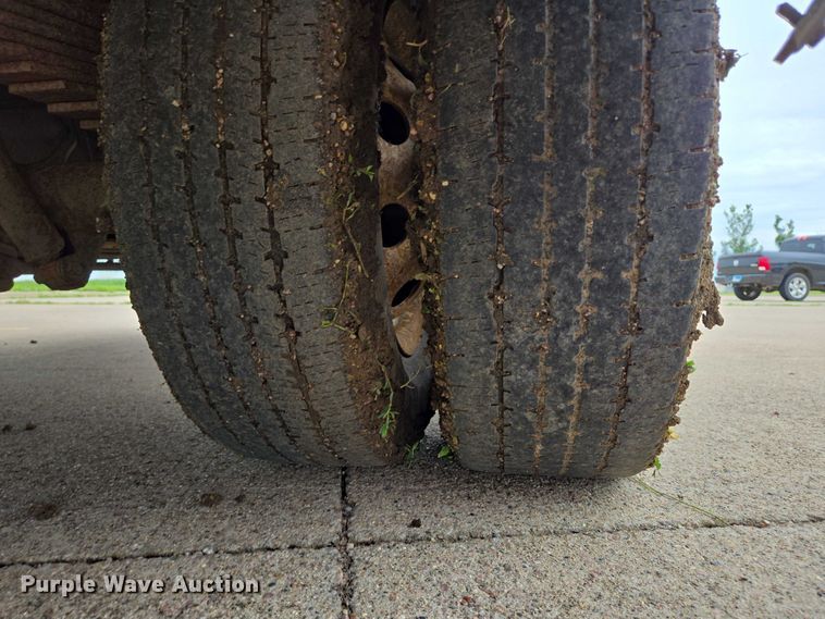 image for item ER5425 2003 Ford E450 Super Duty shuttle bus