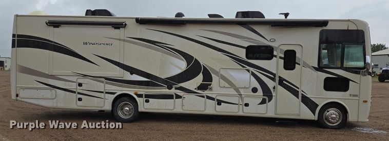 image for item ER5429 2017 Thor Motor Coach Stripped  RV